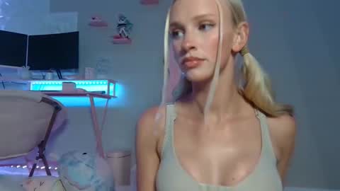 Snapshot of elsa_may chatting on 03/10/26, 01:21 elsa_may online show from 03/10/26, 01:21