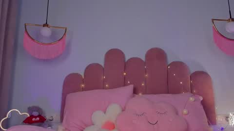 Snapshot of elsa_xo chatting on 01/19/25, 12:17 Michelle online show from 01/19/25, 12:17