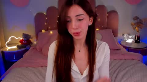 Snapshot of elsa_xo chatting on 01/28/25, 11:28 Michelle online show from 01/28/25, 11:28