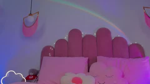 Snapshot of elsa_xo chatting on 03/06/25, 11:31 Michelle online show from 03/06/25, 11:31