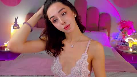 Snapshot of elsa_xo chatting on 10/26/25, 08:26 Michelle online show from 10/26/25, 08:26