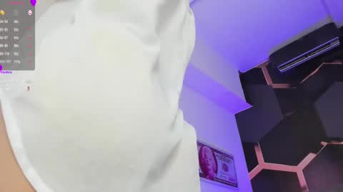 Elsa online show from 10/07/25, 03:04