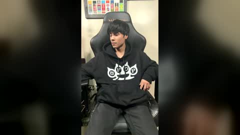 Snapshot of elsanti9q chatting on 02/18/26, 07:04 elsanti9q online show from 02/18/26, 07:04