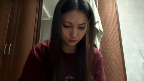 Mia online show from 05/08/26, 06:24