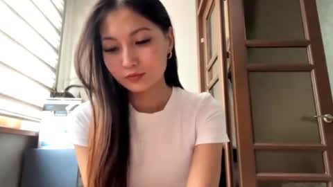 Mia online show from 06/01/26, 11:01