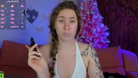 Snapshot of elsie_cutties chatting on 12/15/25, 09:13 Elsie online show from 12/15/25, 09:13