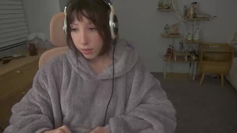 Snapshot of elslove chatting on 12/01/25, 10:48 ELS online show from 12/01/25, 10:48