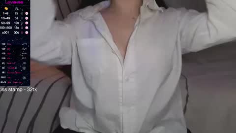 Snapshot of elusive_mia chatting on 06/10/26, 01:43 Mia 3 online show from 06/10/26, 01:43