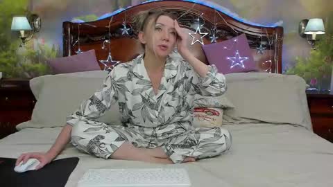 Snapshot of elvaarno chatting on 01/02/25, 05:03 ElvaArno online show from 01/02/25, 05:03