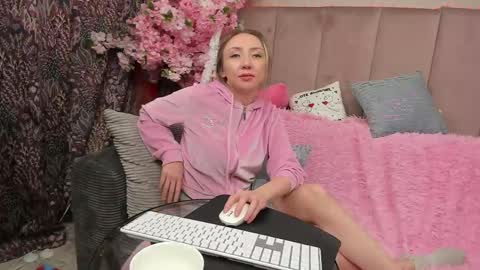 Snapshot of elvaarno chatting on 01/20/25, 08:52 ElvaArno online show from 01/20/25, 08:52