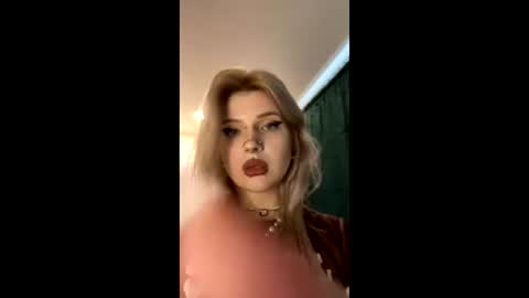 Snapshot of elvenmilk chatting on 04/20/26, 07:44 Ciri online show from 04/20/26, 07:44