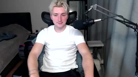 Snapshot of elvin_vaenight chatting on 10/05/25, 11:35 Elvin Vaenight online show from 10/05/25, 11:35