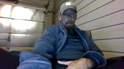 Snapshot of elwooood7 chatting on 04/19/26, 11:42 elwooood7 online show from 04/19/26, 11:42