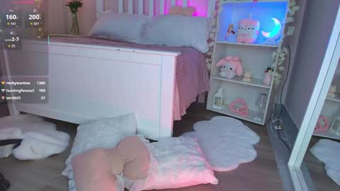 Snapshot of ely_cherry18 chatting on 06/08/26, 01:28 Ely online show from 06/08/26, 01:28