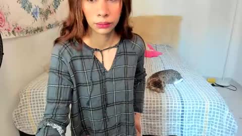 Snapshot of ely_slim chatting on 02/20/25, 04:03 Elizabeth online show from 02/20/25, 04:03