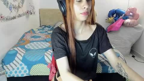 Snapshot of ely_slim chatting on 10/13/25, 12:43 Elizabeth online show from 10/13/25, 12:43