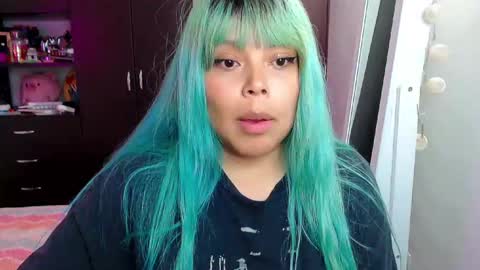 Snapshot of elymoon chatting on 03/12/25, 12:31 Ely online show from 03/12/25, 12:31