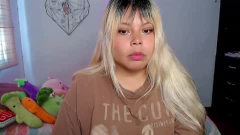 Snapshot of elymoon chatting on 09/09/25, 09:47 Ely online show from 09/09/25, 09:47