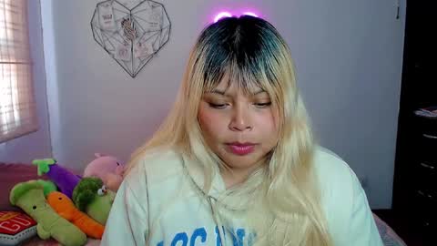 Snapshot of elymoon chatting on 09/11/25, 08:53 Ely online show from 09/11/25, 08:53