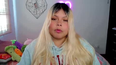 Snapshot of elymoon chatting on 09/15/25, 07:47 Ely online show from 09/15/25, 07:47