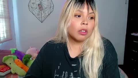 Snapshot of elymoon chatting on 09/16/25, 09:27 Ely online show from 09/16/25, 09:27