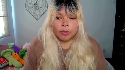 Snapshot of elymoon chatting on 09/19/25, 03:56 Ely online show from 09/19/25, 03:56