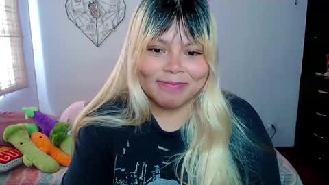 Snapshot of elymoon chatting on 09/22/25, 03:58 Ely online show from 09/22/25, 03:58