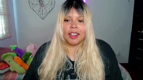 Snapshot of elymoon chatting on 09/24/25, 09:07 Ely online show from 09/24/25, 09:07