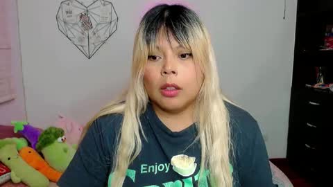 Snapshot of elymoon chatting on 09/30/25, 11:54 Ely online show from 09/30/25, 11:54