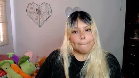 Snapshot of elymoon chatting on 10/01/25, 08:59 Ely online show from 10/01/25, 08:59