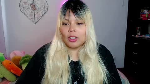 Snapshot of elymoon chatting on 10/06/25, 08:28 Ely online show from 10/06/25, 08:28