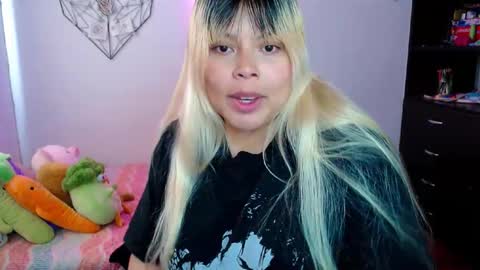 Snapshot of elymoon chatting on 10/08/25, 09:34 Ely online show from 10/08/25, 09:34