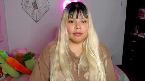 Snapshot of elymoon chatting on 10/15/25, 11:16 Ely online show from 10/15/25, 11:16