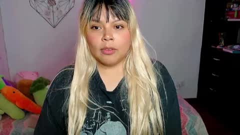 Snapshot of elymoon chatting on 10/16/25, 10:44 Ely online show from 10/16/25, 10:44