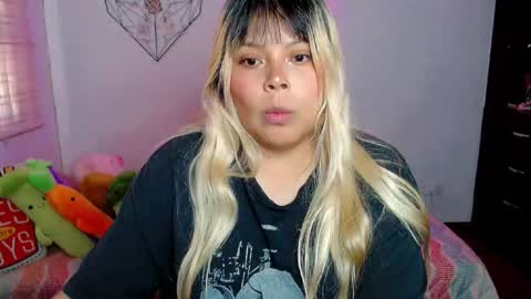 Snapshot of elymoon chatting on 10/21/25, 10:10 Ely online show from 10/21/25, 10:10