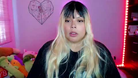 Snapshot of elymoon chatting on 11/04/25, 10:20 Ely online show from 11/04/25, 10:20