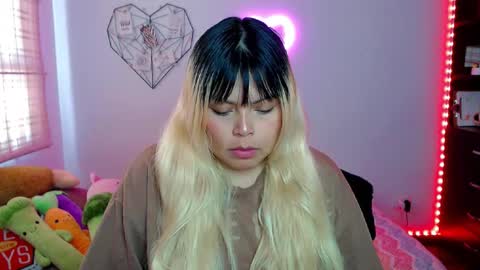 Snapshot of elymoon chatting on 11/06/25, 09:37 Ely online show from 11/06/25, 09:37