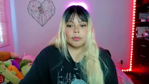 Snapshot of elymoon chatting on 11/07/25, 09:48 Ely online show from 11/07/25, 09:48