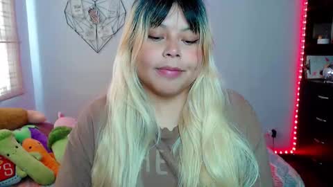 Snapshot of elymoon chatting on 11/13/25, 03:55 Ely online show from 11/13/25, 03:55