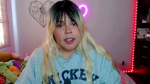 Snapshot of elymoon chatting on 11/15/25, 06:37 Ely online show from 11/15/25, 06:37