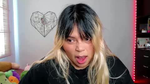 Snapshot of elymoon chatting on 11/17/25, 02:56 Ely online show from 11/17/25, 02:56