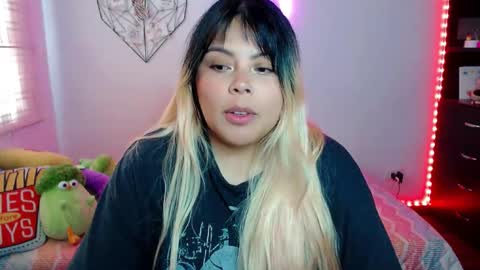 Snapshot of elymoon chatting on 03/04/26, 07:53 Ely online show from 03/04/26, 07:53