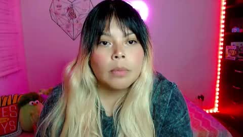 Snapshot of elymoon chatting on 03/09/26, 11:53 Ely online show from 03/09/26, 11:53