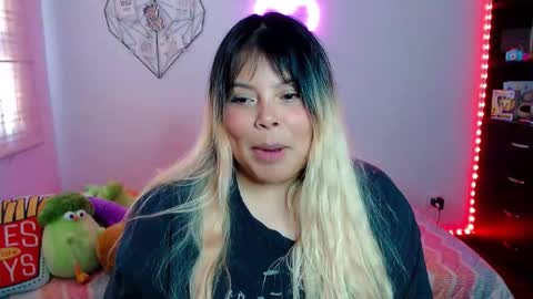 Snapshot of elymoon chatting on 03/11/26, 09:32 Ely online show from 03/11/26, 09:32