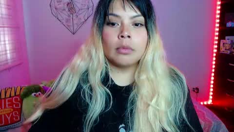 Snapshot of elymoon chatting on 03/16/26, 10:47 Ely online show from 03/16/26, 10:47