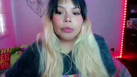 Snapshot of elymoon chatting on 03/18/26, 09:07 Ely online show from 03/18/26, 09:07