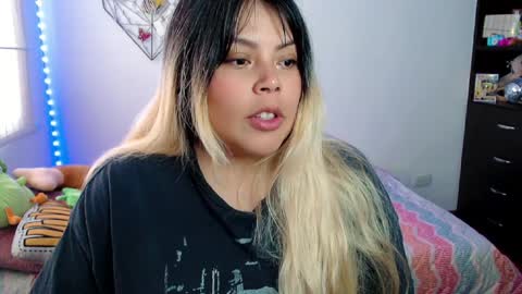 Snapshot of elymoon chatting on 03/31/26, 10:21 Ely online show from 03/31/26, 10:21