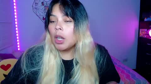 Snapshot of elymoon chatting on 04/10/26, 11:20 Ely online show from 04/10/26, 11:20