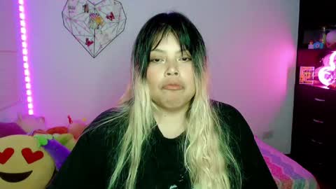 Snapshot of elymoon chatting on 04/13/26, 11:43 Ely online show from 04/13/26, 11:43