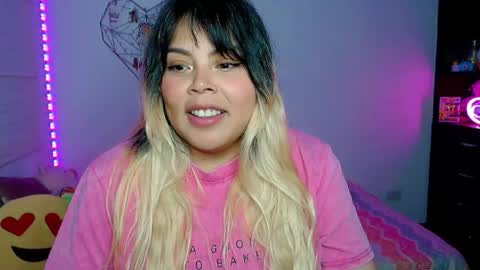 Snapshot of elymoon chatting on 04/15/26, 12:17 Ely online show from 04/15/26, 12:17